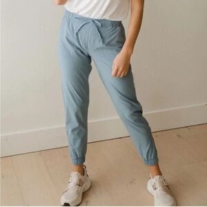 Albion fit jetsetter blue joggers women’s medium EUC